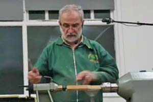 Steve Fearnley demonstrating at Ryedale Woodturners, making pinch pots Steve Fearnley