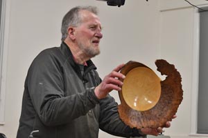 JohnWhiteley turning difficult wood demonstration