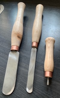 Negative rake scrapers