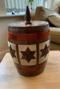 Segmented biscuit barrel